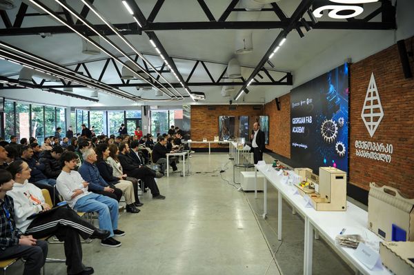 ავთანდილ კასრაძე: „Georgian Fab Academy არის არა მხოლოდ საგანმანათლებლო პროგრამა, არამედ პლატფორმა, სადაც იდეა გარდაიქმნება რეალურ ტექნოლოგიურ პროდუქტად.”